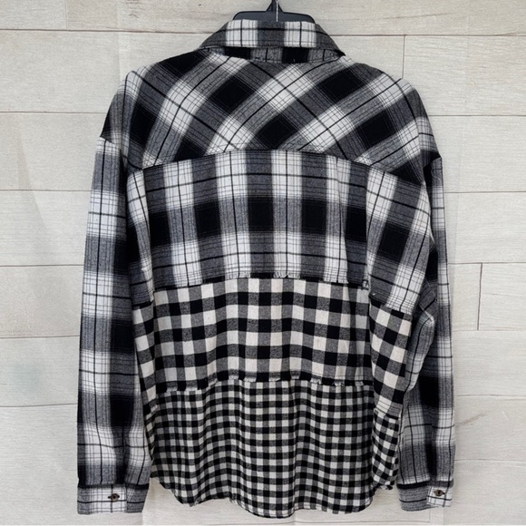 Easel Black and White Checkered Flannel Shirt Size Small - Picture 4 of 4